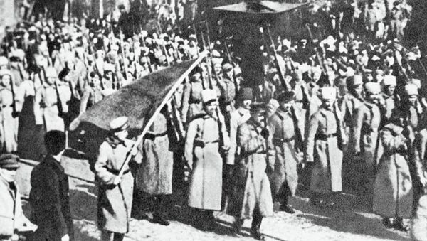 Гражданская война 1918-1920 годов. Парад красноармейцев в Киеве в связи с освобождением города. Архивное фото Гражданская война 1918-1920 годов. Парад красноармейцев в Киеве в связи с освобождением города. Архивное фото