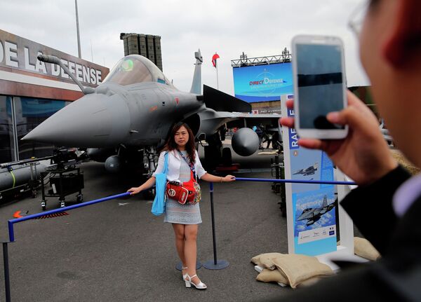 Международный авиакосмический салон Paris Air Show 2015 в Ле-Бурже Международный авиакосмический салон Paris Air Show 2015 в Ле-Бурже