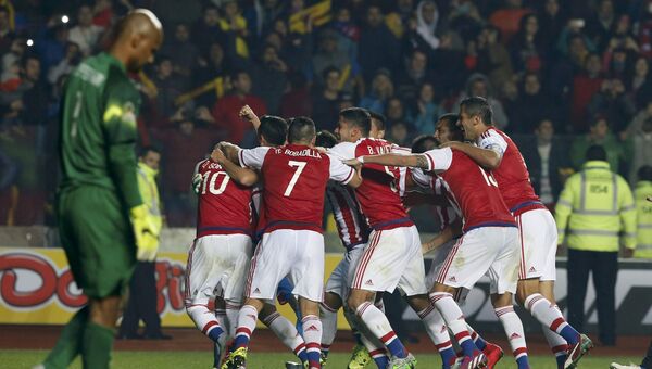 Игроки сборной Парагвая радуются победе над Бразилией в Кубке Америки Игроки сборной Парагвая радуются победе над Бразилией в Кубке Америки