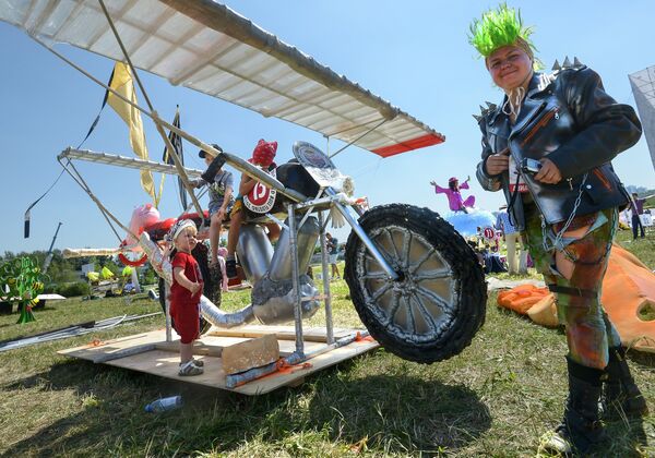 Участники фестиваля самодельных летательных аппаратов Red Bull Flugtag 2015 Участники фестиваля самодельных летательных аппаратов Red Bull Flugtag 2015