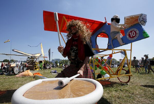 Участники фестиваля самодельных летательных аппаратов Red Bull Flugtag 2015 Участники фестиваля самодельных летательных аппаратов Red Bull Flugtag 2015