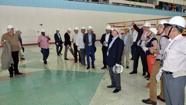 Делегация постпредов при МАГАТЭ в машинном зале третьего блока Ростовской АЭС Делегация постпредов при МАГАТЭ в машинном зале третьего блока Ростовской АЭС