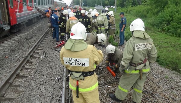 На месте ДТП на железнодорожном переезде в Белгородской области, где поезд столкнулся с КамАЗом На месте ДТП на железнодорожном переезде в Белгородской области, где поезд столкнулся с КамАЗом