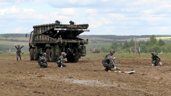Конкурс саперов Безопасный маршрут на Армейских международных играх. Архивное фото Конкурс саперов Безопасный маршрут на Армейских международных играх. Архивное фото