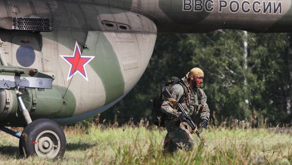 Военнослужащий армии Белоруссии во время конкурса Отличники войсковой разведки Военнослужащий армии Белоруссии во время конкурса Отличники войсковой разведки