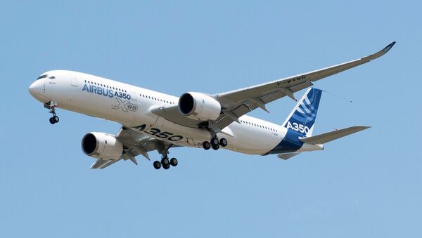 Самолет Airbus A350. Архивное фото Самолет Airbus A350. Архивное фото