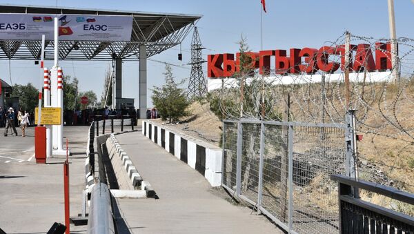 Контрольно-пропускной пункт на границе Киргизии и Казахстана. Архивное фото Контрольно-пропускной пункт на границе Киргизии и Казахстана. Архивное фото