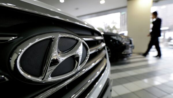 Автомобили южно-корейской марки Hyundai. Архивное фото Автомобили южно-корейской марки Hyundai. Архивное фото