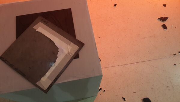 Поврежденные экспонаты православными активистами на выставке в Манеже Поврежденные экспонаты православными активистами на выставке в Манеже