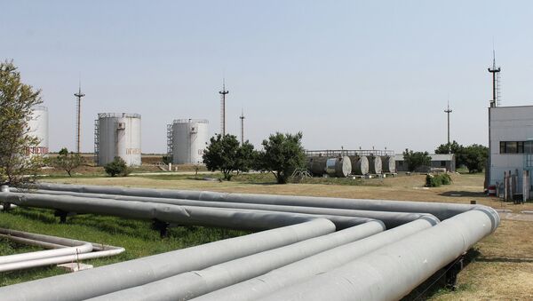 Работа предприятия Черноморнефтегаз в Крыму. Архивное фото Работа предприятия Черноморнефтегаз в Крыму. Архивное фото