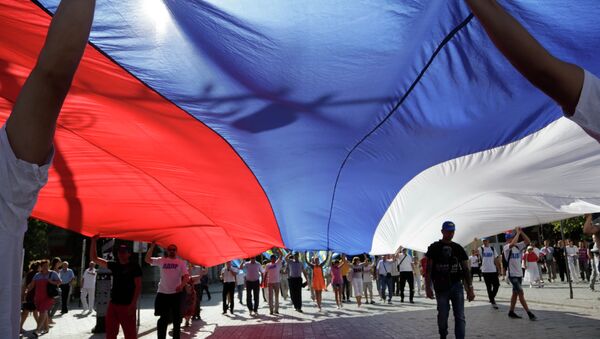 Празднование Дня российского флага в городах России Празднование Дня российского флага в городах России
