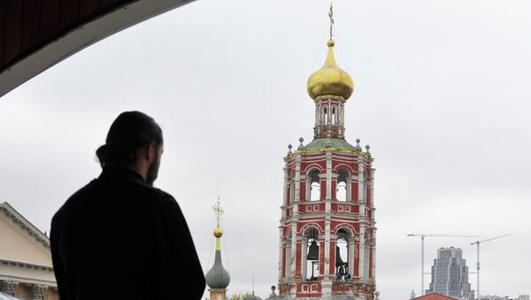 Вид на колокольню ансамбля Высоко-Петровского монастыря. Архивное фото Вид на колокольню ансамбля Высоко-Петровского монастыря. Архивное фото
