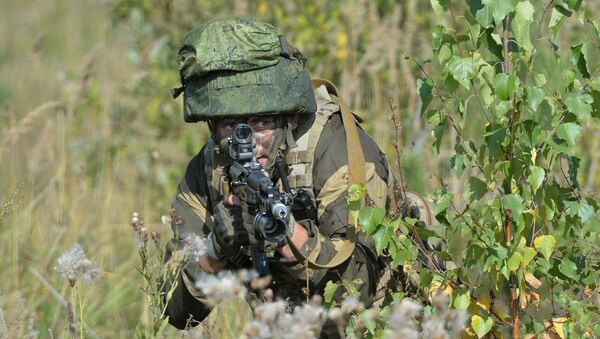 Военнослужащий на стратегических командных учениях Военнослужащий на стратегических командных учениях