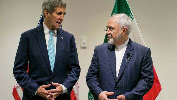 Госсекретарь США Джон Керри на встрече с главой МИД Ирана Джавадом Зарифом в ООН Госсекретарь США Джон Керри на встрече с главой МИД Ирана Джавадом Зарифом в ООН