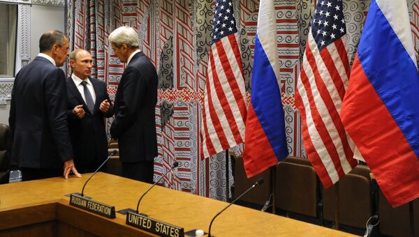 Президент России Владимир Путин, министр иностранных дел РФ Сергей Лавров и госсекретарь США Джон Керри беседуют после встречи с президентом США Бараком Обамой в рамках 70-й сессии Генеральной Ассамблеи ООН в Нью-Йорке Президент России Владимир Путин, министр иностранных дел РФ Сергей Лавров и госсекретарь США Джон Керри беседуют после встречи с президентом США Бараком Обамой в рамках 70-й сессии Генеральной Ассамблеи ООН в Нью-Йорке