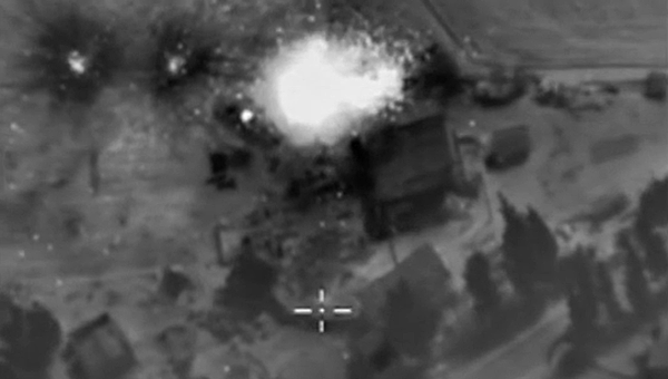 Ночная бомбардировка позиций ИГ на территории Сирии российской авиацией Ночная бомбардировка позиций ИГ на территории Сирии российской авиацией