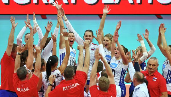 Женская сборная России по волейболу празднует победу на чемпионате Европы в Роттердаме Женская сборная России по волейболу празднует победу на чемпионате Европы в Роттердаме
