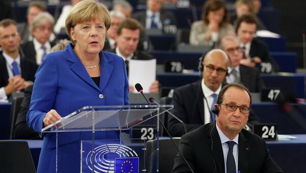 Канцлер Германии Ангела Меркель выступает в Европейском парламенте. Архивное фото Канцлер Германии Ангела Меркель выступает в Европейском парламенте. Архивное фото