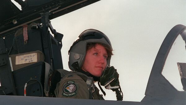 Первая женщина-пилот истребителя F-15 ВВС США Дженни Флинн Первая женщина-пилот истребителя F-15 ВВС США Дженни Флинн