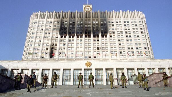 Бойцы отряда Альфа у Дома Советов РФ, 1993 Бойцы отряда Альфа у Дома Советов РФ, 1993