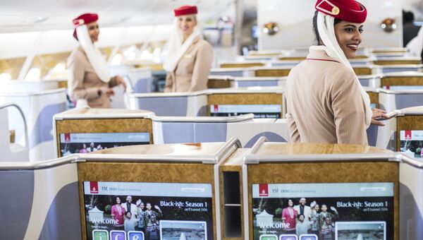 Салон пассажирского самолета Airbus A380-800 авиакомпании Emirates Airline. Архивное фото Салон пассажирского самолета Airbus A380-800 авиакомпании Emirates Airline. Архивное фото