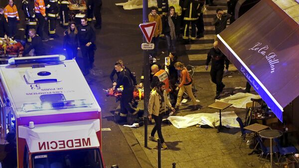 На месте теракта в Париже. 14.11.2015. Архивное фото На месте теракта в Париже. 14.11.2015. Архивное фото