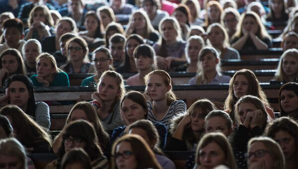 Студенты в университете. Архивное фото Студенты в университете. Архивное фото
