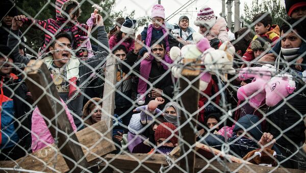 Мигранты протестуют против ограничений на греко-македонской границе. Архивное фото Мигранты протестуют против ограничений на греко-македонской границе. Архивное фото