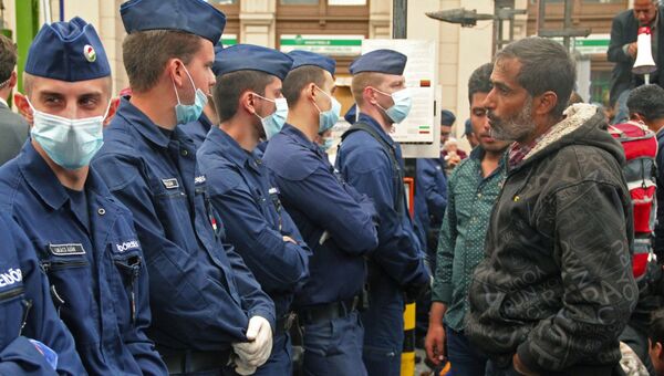 Беженцы на вокзале Келети в Будапеште Беженцы на вокзале Келети в Будапеште