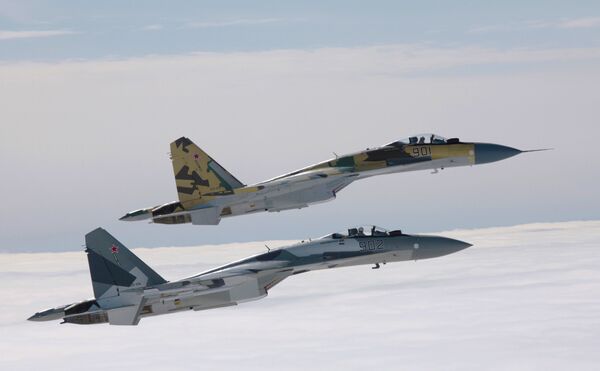 Пара истребителей Су-35 Пара истребителей Су-35