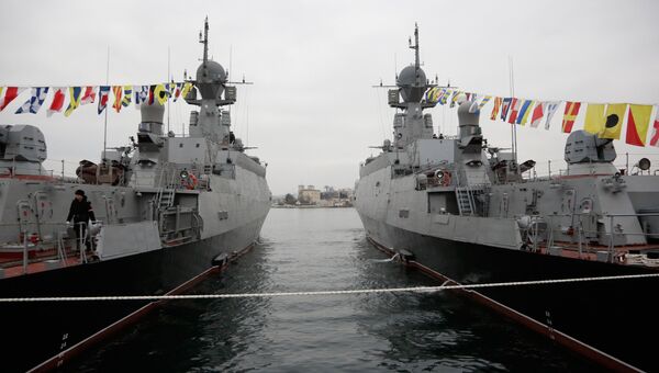 Подъем флагов ВМФ на новых малых ракетных кораблях Зеленый Дол и Серпухов Подъем флагов ВМФ на новых малых ракетных кораблях Зеленый Дол и Серпухов