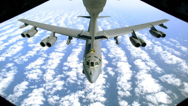 Американский стратегический бомбардировщик B-52. Архивное фото Американский стратегический бомбардировщик B-52. Архивное фото