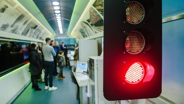 Посетители в передвижном выставочно-лекционном комплексе РЖД в Иваново Посетители в передвижном выставочно-лекционном комплексе РЖД в Иваново
