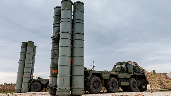Зенитно-ракетный комплекс С-400. Архивное фото Зенитно-ракетный комплекс С-400. Архивное фото