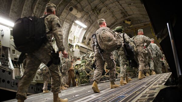 Солдаты армии США покидают военную базу в Ираке Солдаты армии США покидают военную базу в Ираке