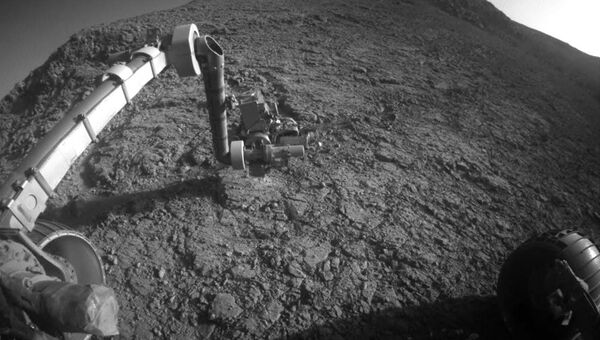 Марсоход Opportunity изучает камень рядовой Джон Поттс на свой 12 день рождения на Марсе Марсоход Opportunity изучает камень рядовой Джон Поттс на свой 12 день рождения на Марсе