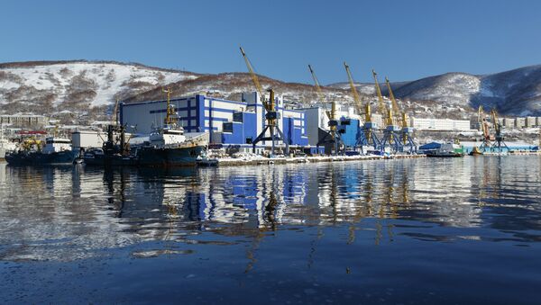 Петропавловск-Камчатский, морской торговый порт. Архивное фото Петропавловск-Камчатский, морской торговый порт. Архивное фото