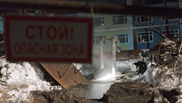 К месту гибели камчатских школьников несут цветы и игрушки. Архивное фото К месту гибели камчатских школьников несут цветы и игрушки. Архивное фото
