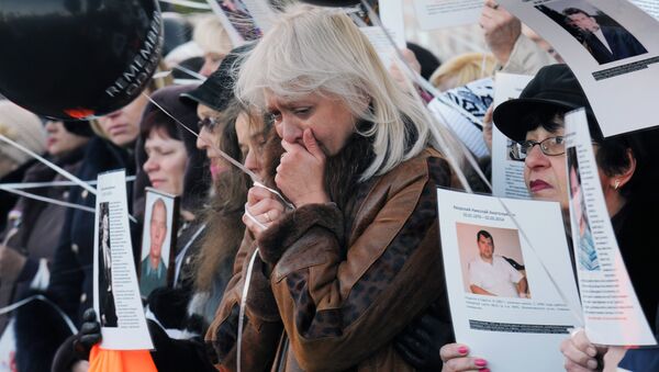Жители Одессы во время траурных мероприятий у здания Дома профсоюзов. Архивное фото Жители Одессы во время траурных мероприятий у здания Дома профсоюзов. Архивное фото