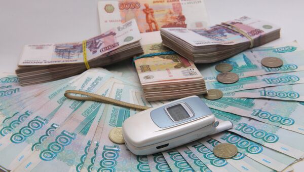 Рублевые купюры разного достоинства. Архивное фото Рублевые купюры разного достоинства. Архивное фото