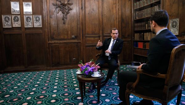 Председатель правительства РФ Дмитрий Медведев во время интервью журналу Тайм на полях Мюнхенской конференции по вопросам политики безопасности Председатель правительства РФ Дмитрий Медведев во время интервью журналу Тайм на полях Мюнхенской конференции по вопросам политики безопасности