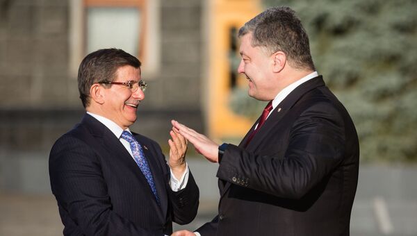 Встреча П. Порошенко и А. Давутоглу. Архивное фото Встреча П. Порошенко и А. Давутоглу. Архивное фото