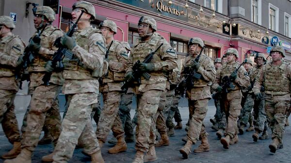 Солдаты США на улице Риги Солдаты США на улице Риги