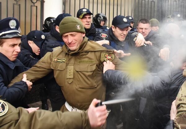 Столкновения участников акций в защиту Н. Савченко и милиции у Генерального консульства Российской Федерации в Одессе Столкновения участников акций в защиту Н. Савченко и милиции у Генерального консульства Российской Федерации в Одессе
