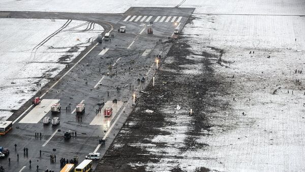 На месте крушения пассажирского самолета Boeing-737-800 в Ростове-на-Дону На месте крушения пассажирского самолета Boeing-737-800 в Ростове-на-Дону