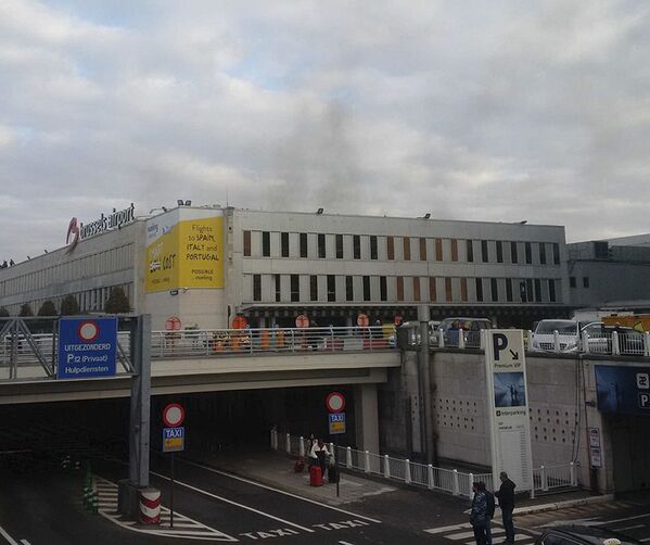 На месте взрыва в аэропорту Брюсселя. 22 марта 2016 На месте взрыва в аэропорту Брюсселя. 22 марта 2016