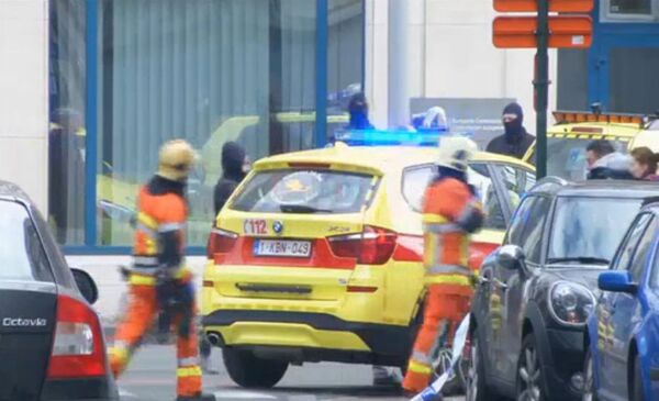 Службы спасения на месте взрыва в метрополитене Брюсселя. 22 марта 2016 год Службы спасения на месте взрыва в метрополитене Брюсселя. 22 марта 2016 год