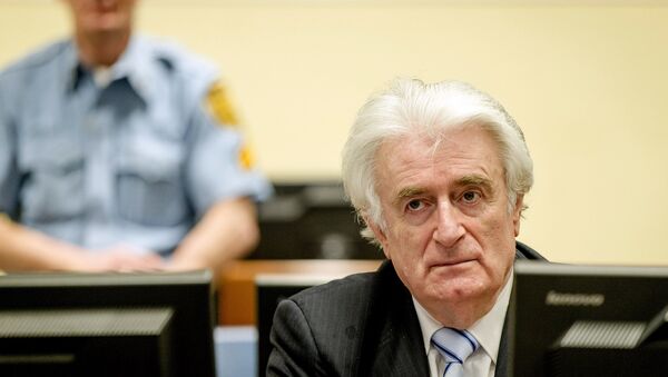 Экс-президент Республики Сербской в Боснии и Герцеговине Радован Караджич во время заседания Международного трибунала в Гааге. 24 марта 2016 Экс-президент Республики Сербской в Боснии и Герцеговине Радован Караджич во время заседания Международного трибунала в Гааге. 24 марта 2016