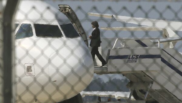 Самолет A320 компании EgyptAir в аэропорту Ларнаки, Кипр Самолет A320 компании EgyptAir в аэропорту Ларнаки, Кипр