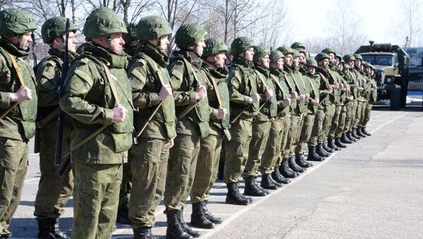 Саперы минобороны РФ в Международном противоминном центре ВС РФ в Нахабино готовятся к отправке в Сирию для разминирования Пальмиры. Архивное фото Саперы минобороны РФ в Международном противоминном центре ВС РФ в Нахабино готовятся к отправке в Сирию для разминирования Пальмиры. Архивное фото